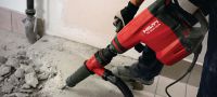 TE 800-AVR Concrete demolition hammer Very powerful TE-S demolition hammer for heavy-duty chiselling in concrete, with Active Vibration Reduction (AVR) Applications 3