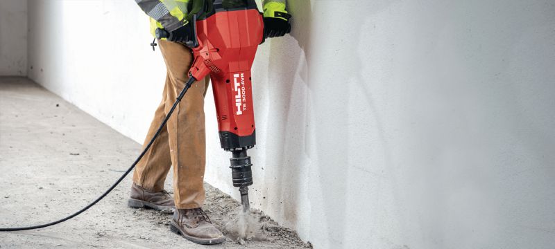 TE 3000-AVR Heavy-duty electric jackhammer Exceptionally powerful breaker for heavy-duty concrete demolition, asphalt cutting, earthwork and driving ground rods Applications 1