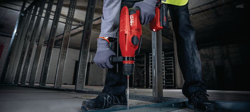 TE 2-22 Cordless rotary hammer Compact and light weight SDS Plus cordless rotary hammer with pistol grip for best maneuverability when drilling overhead (Nuron battery platform) Applications 1